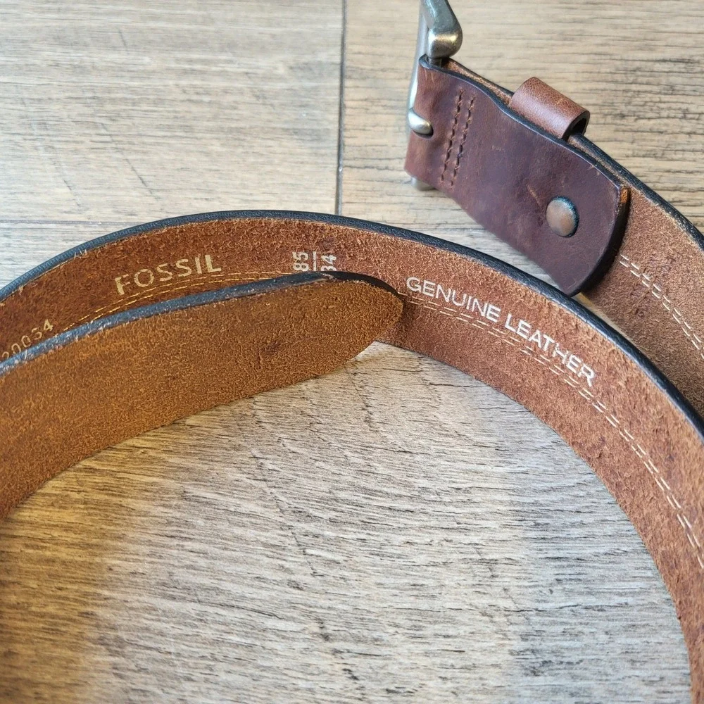 Fossil Mens Brown Genuine Leather Belt Size 34 Contrast Stitch Silver Buckle